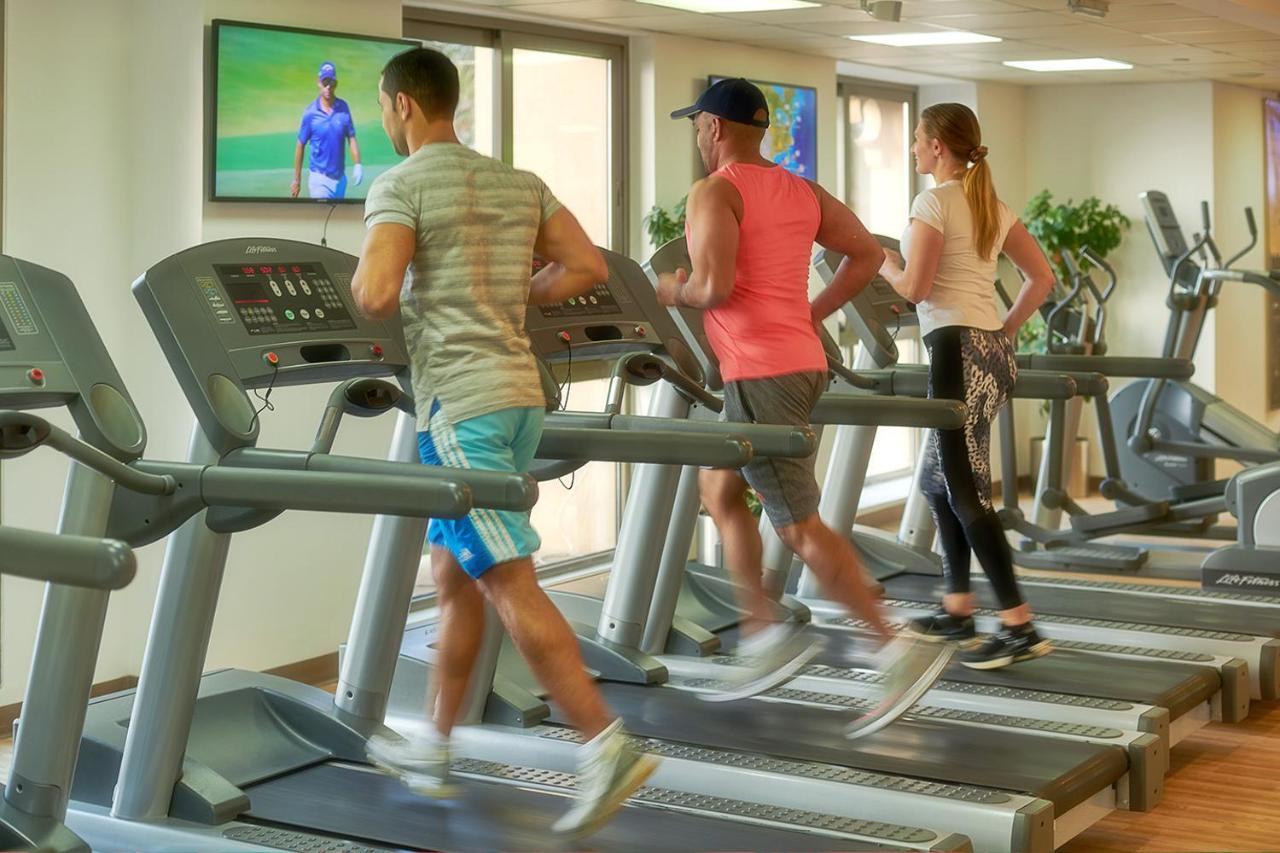 Bahi Ajman Palace Hotel Zewnętrze zdjęcie Treadmills in a gym