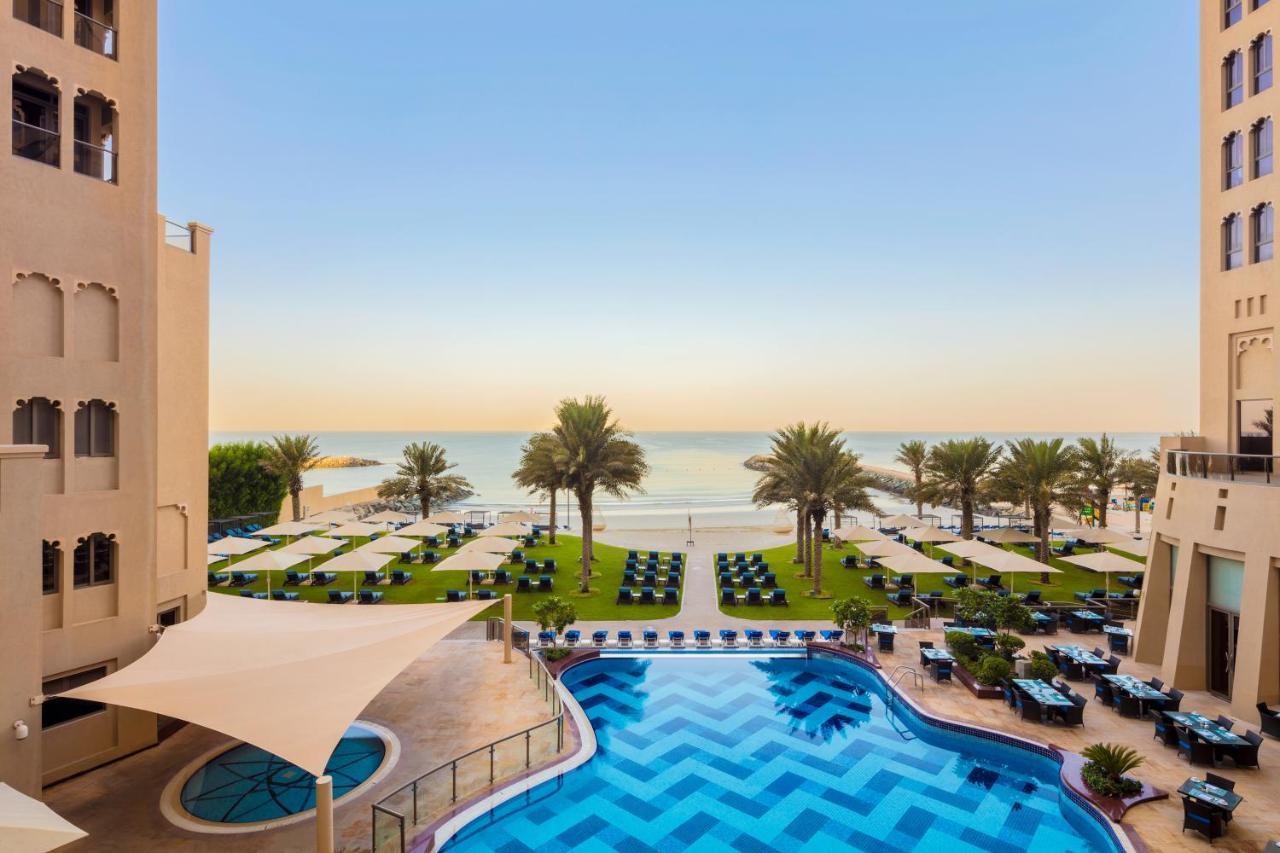 Bahi Ajman Palace Hotel Zewnętrze zdjęcie The pool at the Jumeirah Beach Hotel