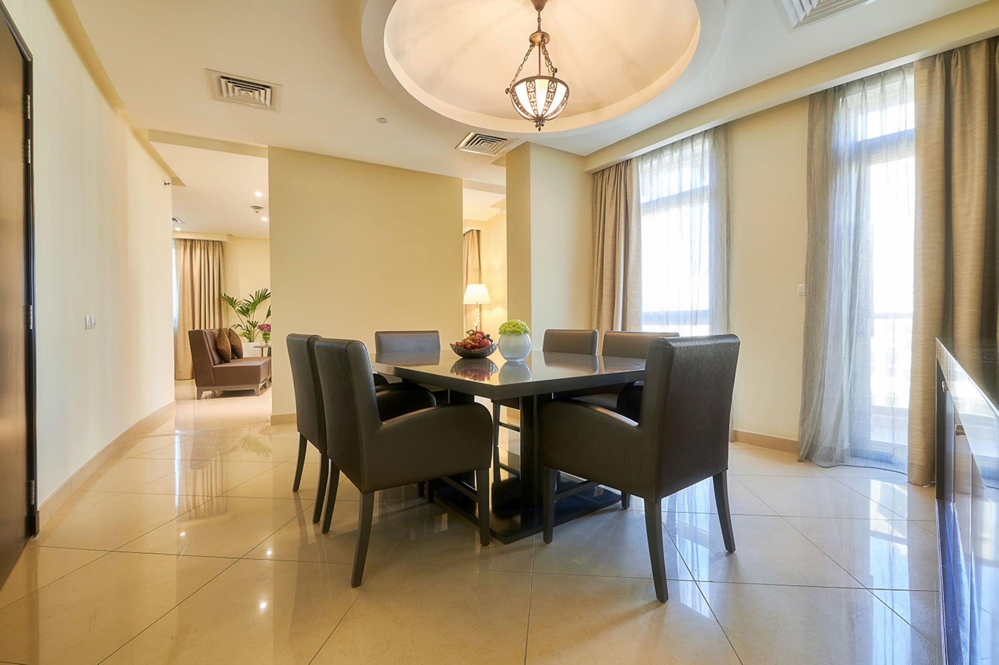Bahi Ajman Palace Hotel Zewnętrze zdjęcie A dining room