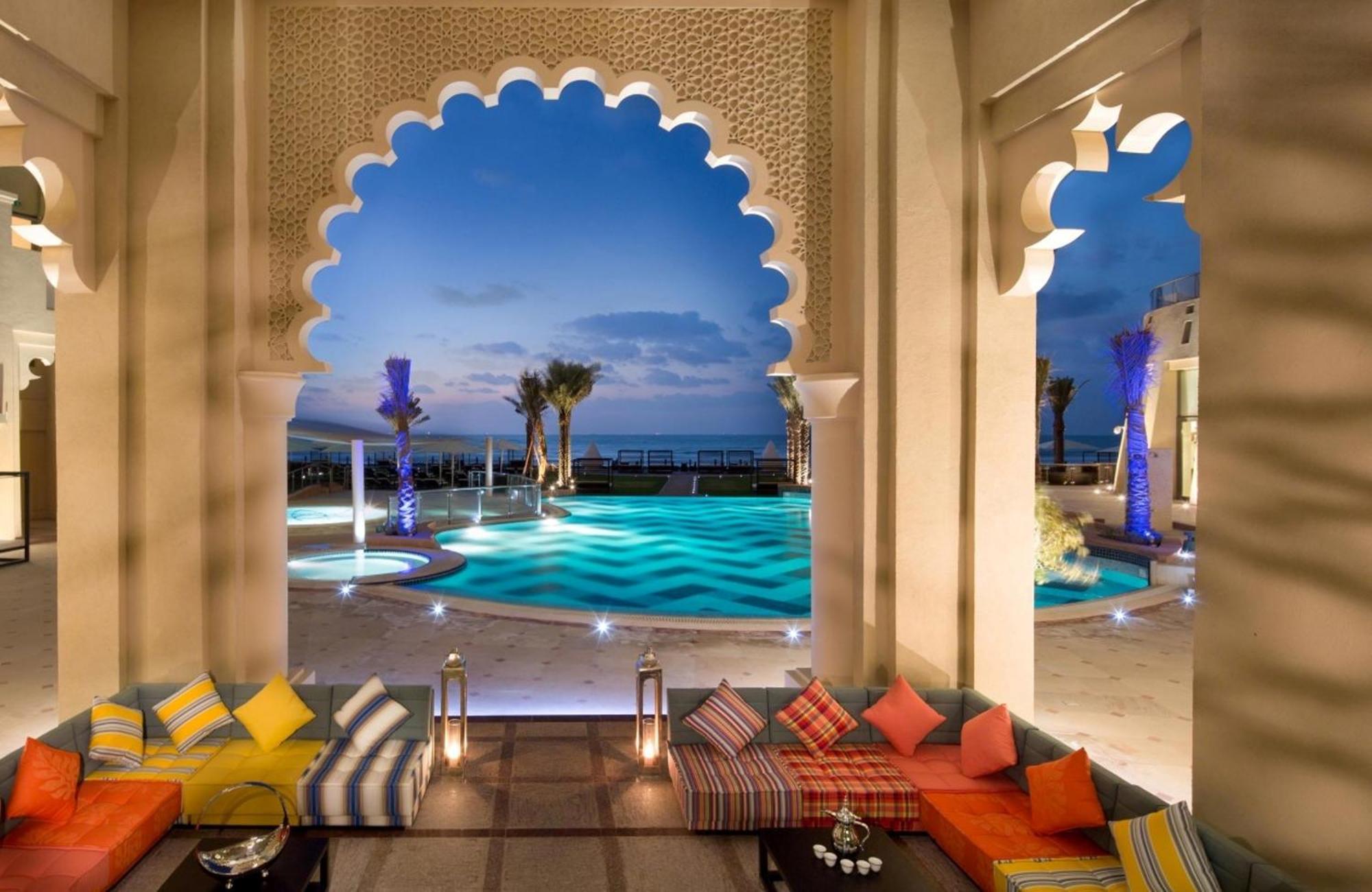 Bahi Ajman Palace Hotel Zewnętrze zdjęcie The pool at the Royal Mirage