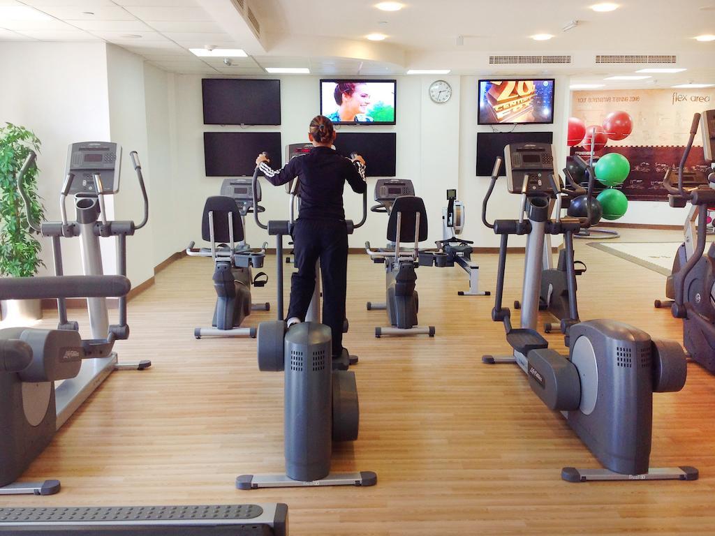 Bahi Ajman Palace Hotel Zewnętrze zdjęcie A gym in a hotel