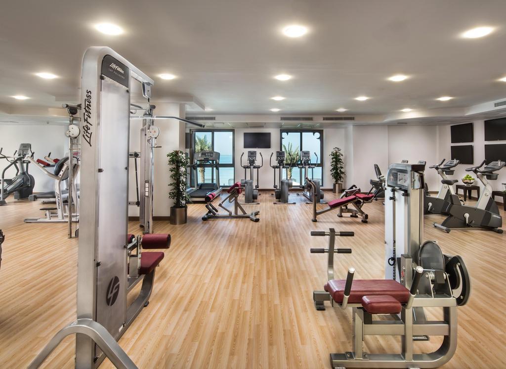 Bahi Ajman Palace Hotel Zewnętrze zdjęcie The gym at the hotel