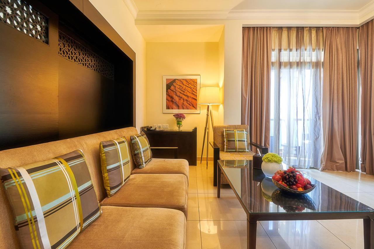 Bahi Ajman Palace Hotel Zewnętrze zdjęcie A suite at the hotel