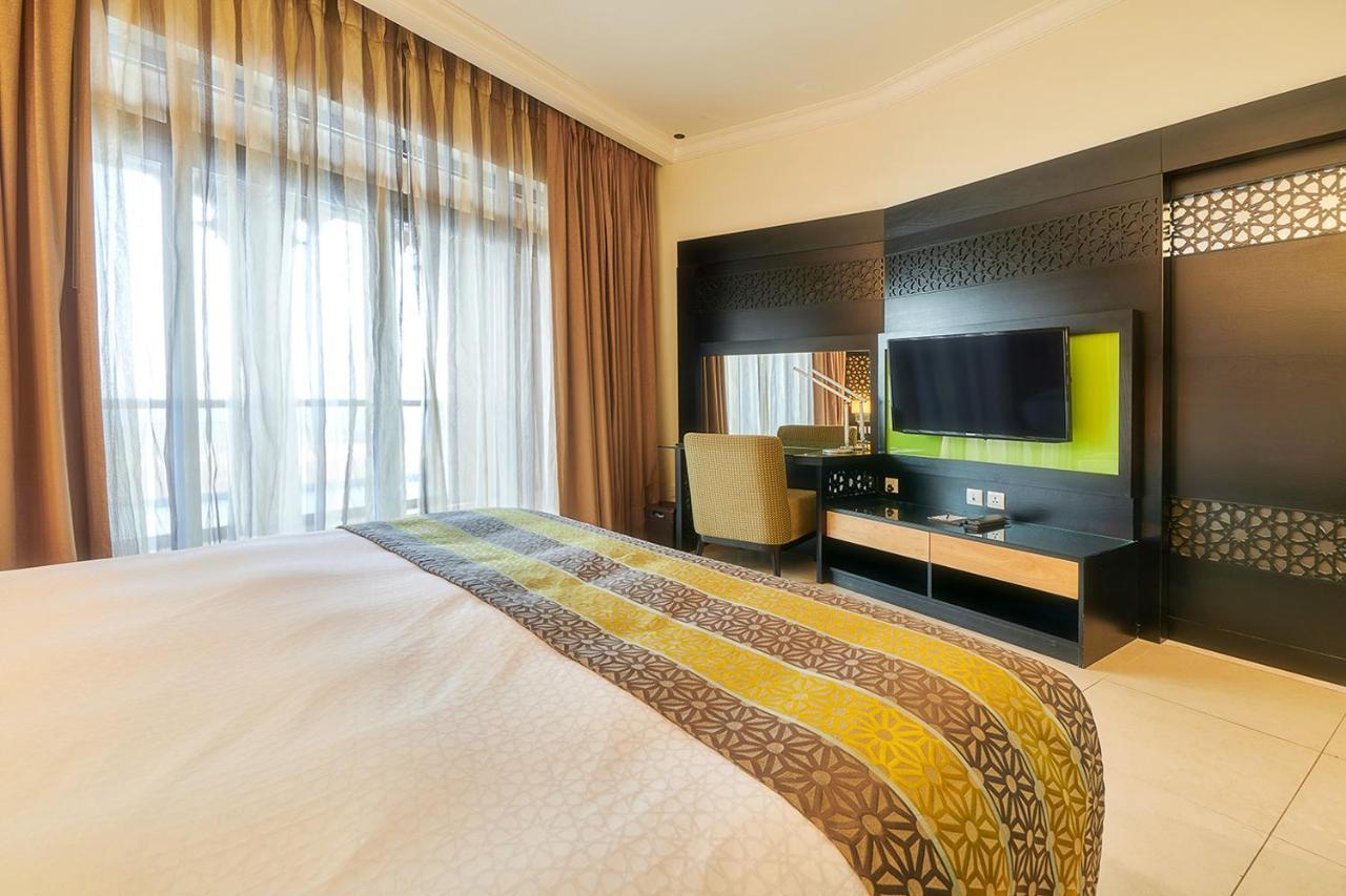 Bahi Ajman Palace Hotel Zewnętrze zdjęcie A bedroom at the hotel
