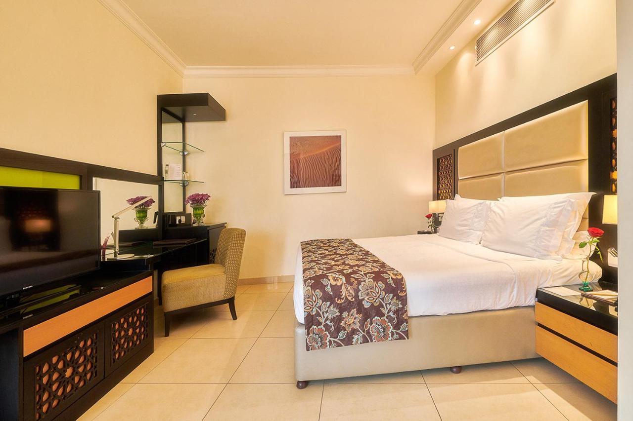 Bahi Ajman Palace Hotel Zewnętrze zdjęcie A room at the hotel