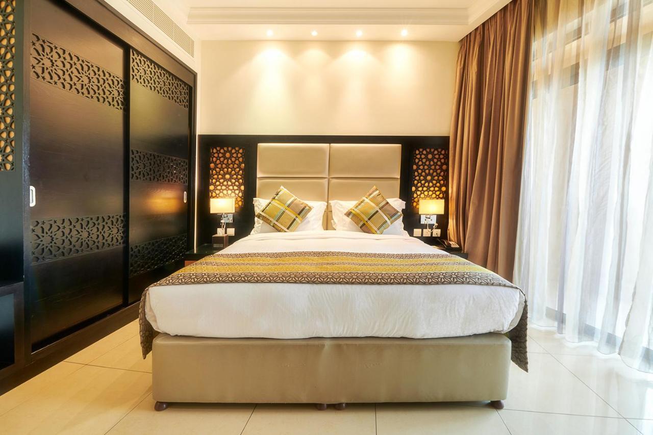 Bahi Ajman Palace Hotel Zewnętrze zdjęcie A bedroom at the hotel