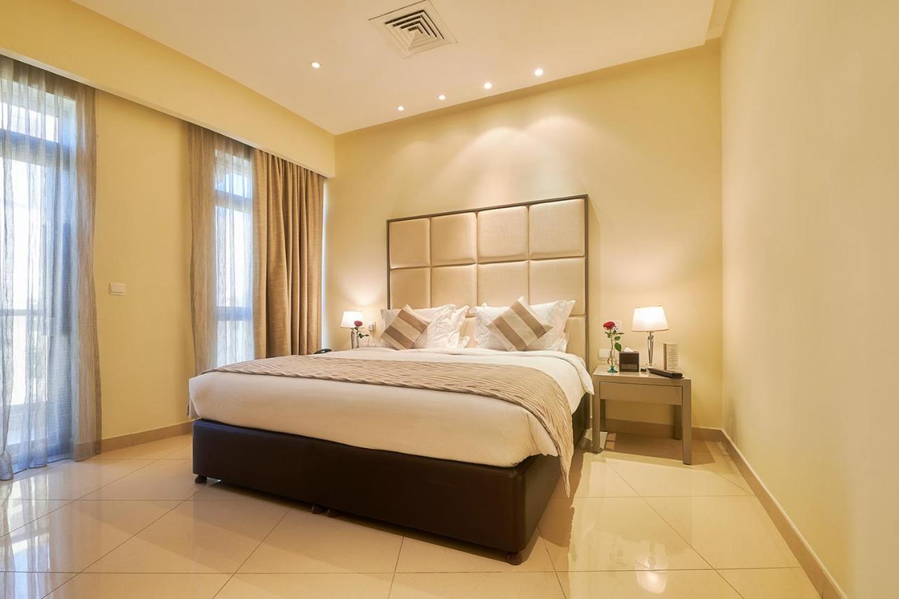 Bahi Ajman Palace Hotel Zewnętrze zdjęcie A bedroom at the hotel