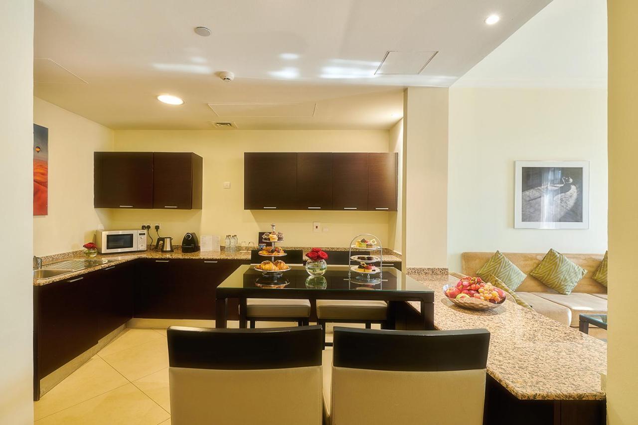 Bahi Ajman Palace Hotel Zewnętrze zdjęcie A kitchen in a serviced apartment